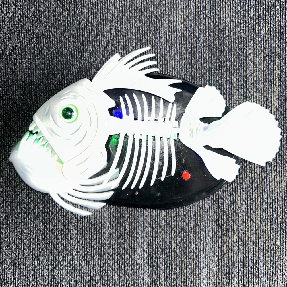 GEMMY TALKING FISH RARE ZOMBIE SKELETON FISH ANIMATED COLLECTIBLE